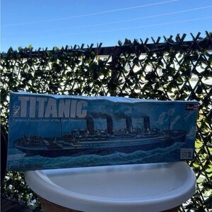 Vintage Revell RMS Titanic Model Kit 1976 1/570 Scale H-445 - Sealed